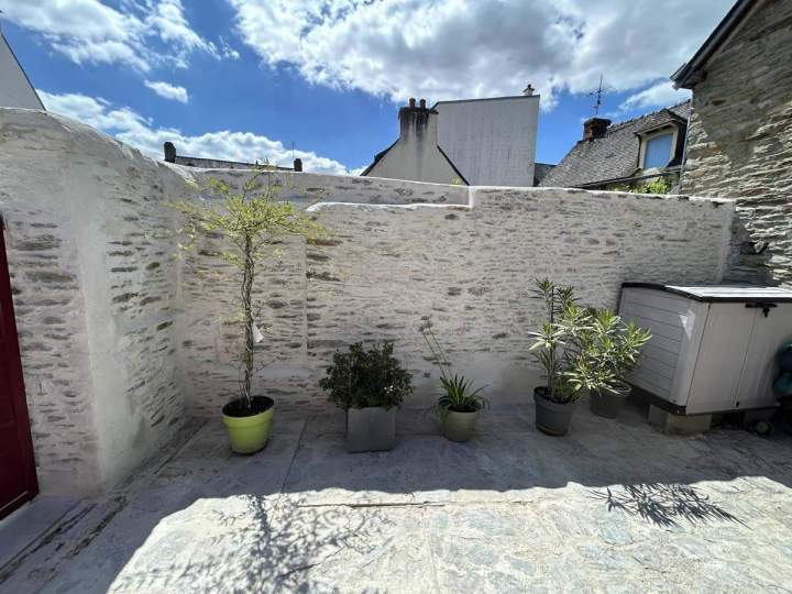 Muret décoratif recouvert d'enduit de chanvre chaux Josselin