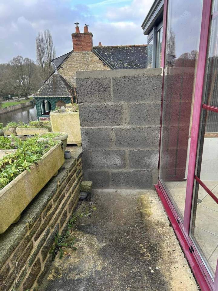 Mur de séparation extérieur en blocs de béton Josselin