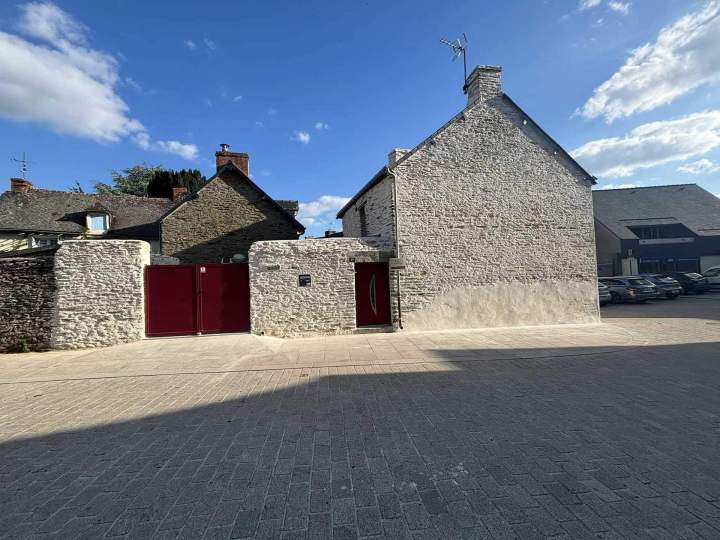 Façades en pierre recouvertes d'enduit de chanvre chaux Josselin