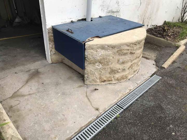 Rénovation de la dalle de béton autour du puits Josselin