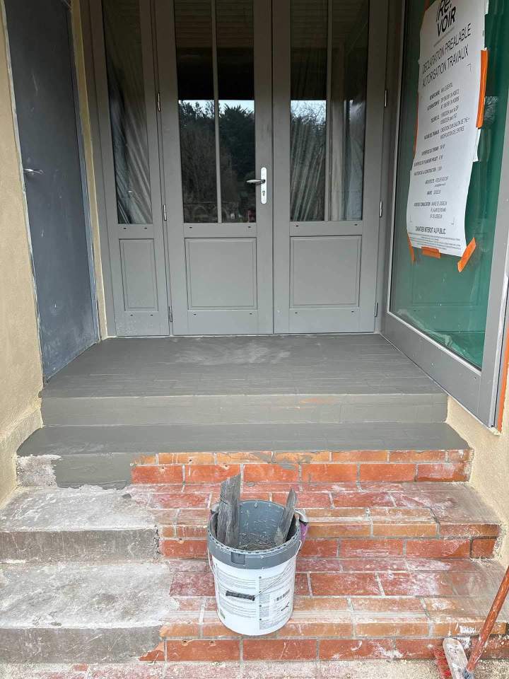 Rénovation d'escalier extérieur en cours Josselin