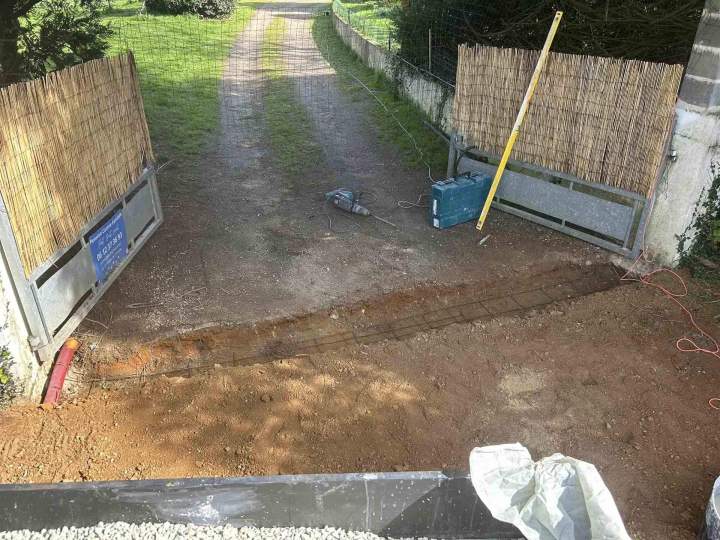 Travaux de terrassement et de fondation pour une entrée de propriété Josselin